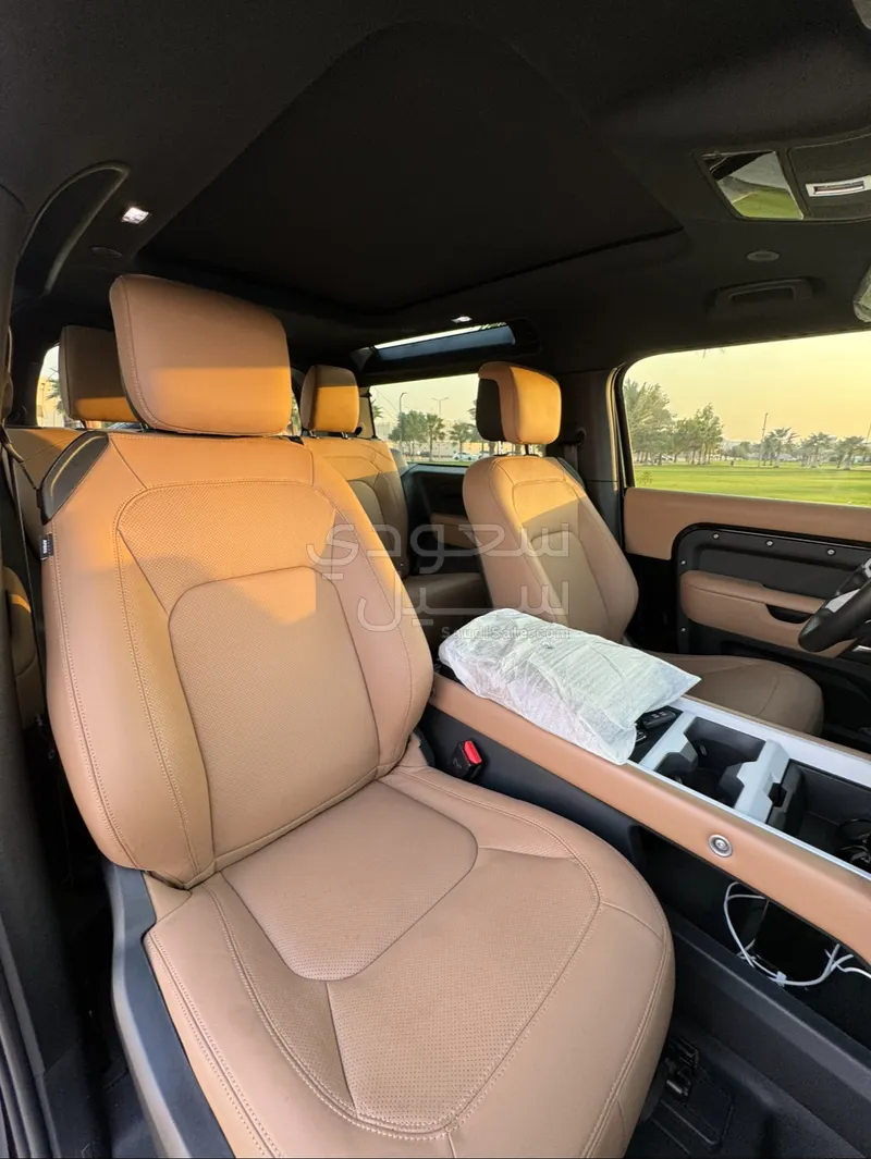 2025 Land Rover Defender 90