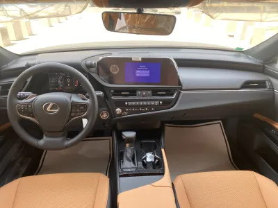 2025 لكزس إي إس 350