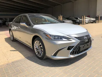 2025 لكزس إي إس 350