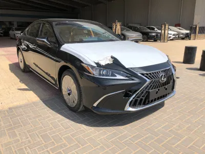 2025 لكزس إي إس 350