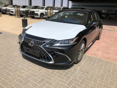 2025 لكزس إي إس 350