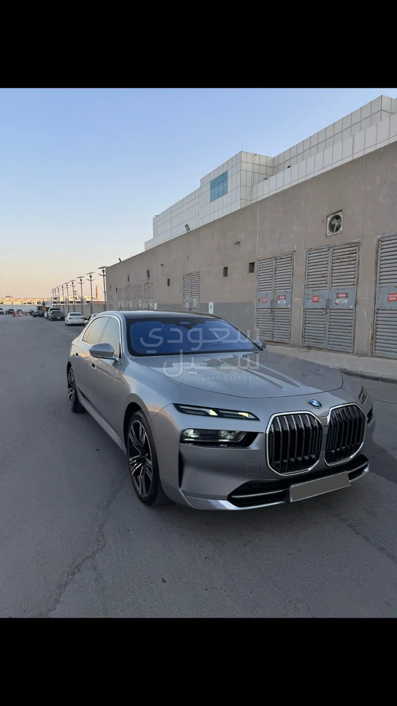2023 بي ام دبليو الفئة السابعة 735أي