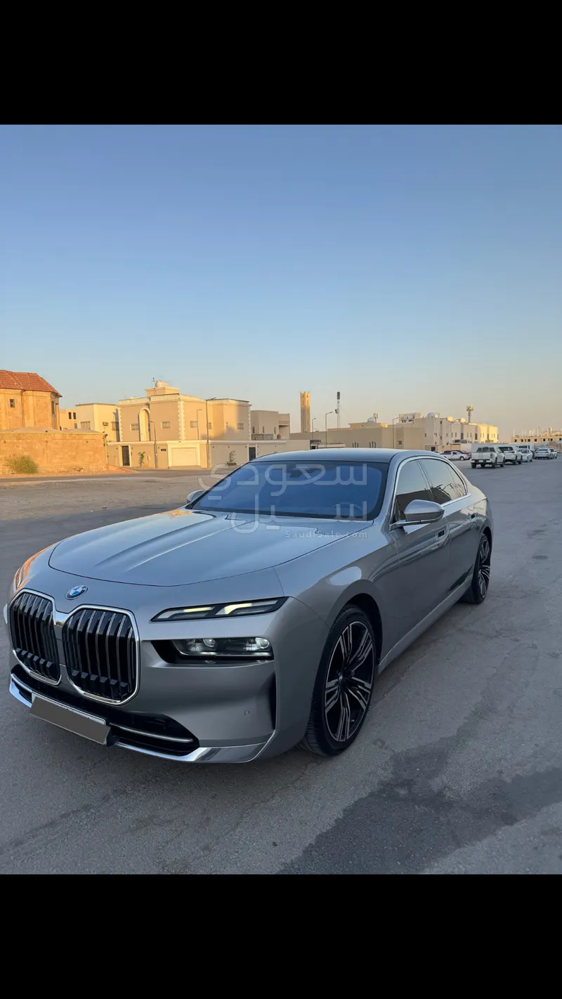 2023 بي ام دبليو الفئة السابعة 735أي