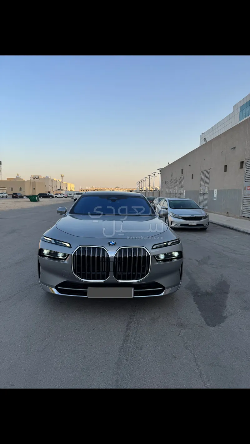 2023 بي ام دبليو الفئة السابعة 735أي