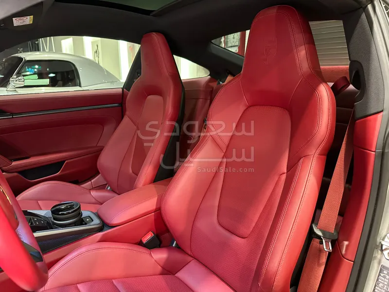 2024 بورش 911 كاريرا