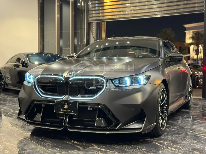 2025 بي ام دبليو الفئة ام إم 5