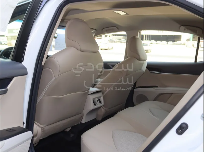 2025 تويوتا كامري ال اي