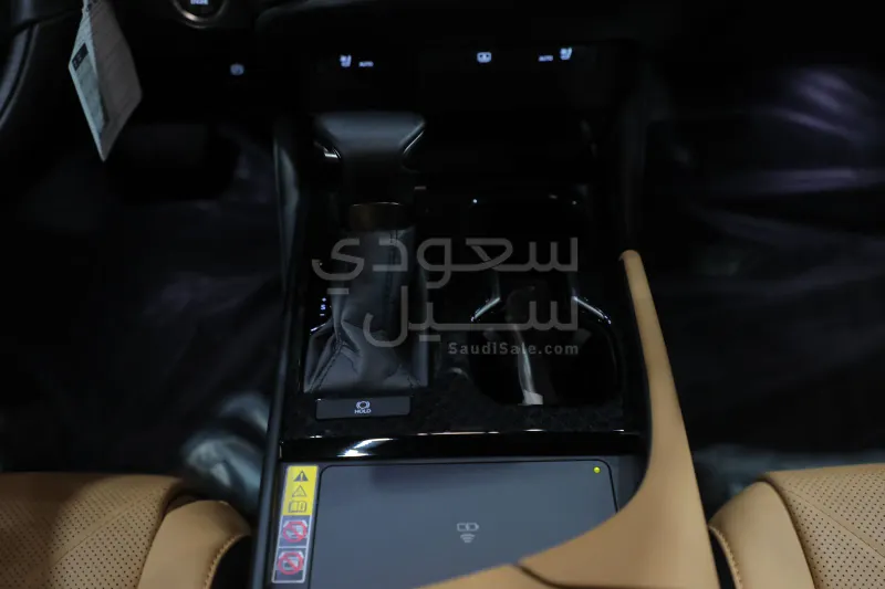 2025 لكزس إي إس 350 دي دي