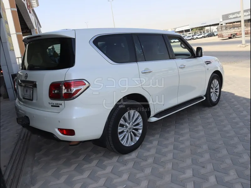 2017 Nissan Patrol LE2