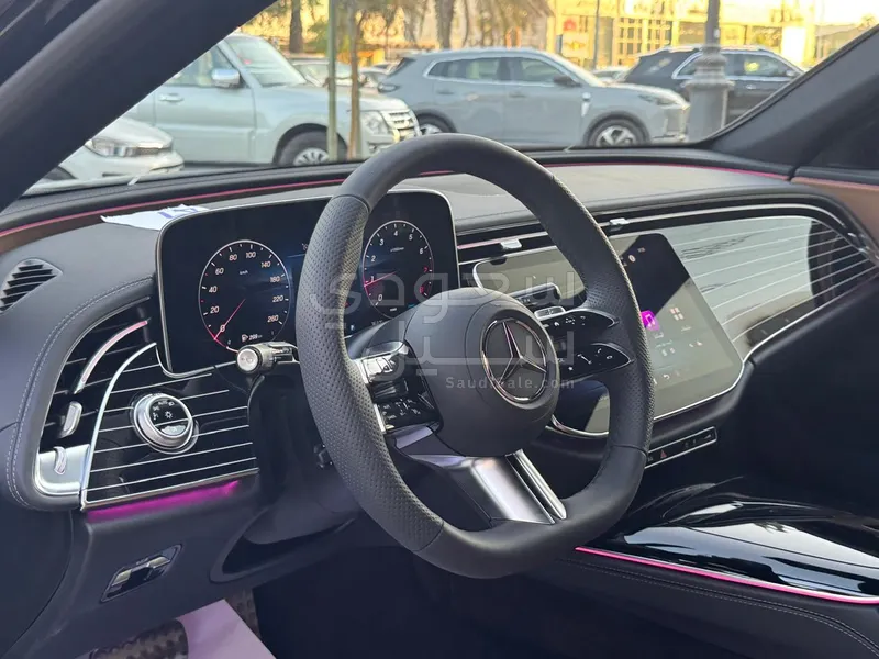 2025 Mercedes-Benz E 200