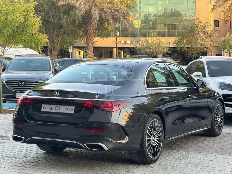 2025 Mercedes-Benz E 200