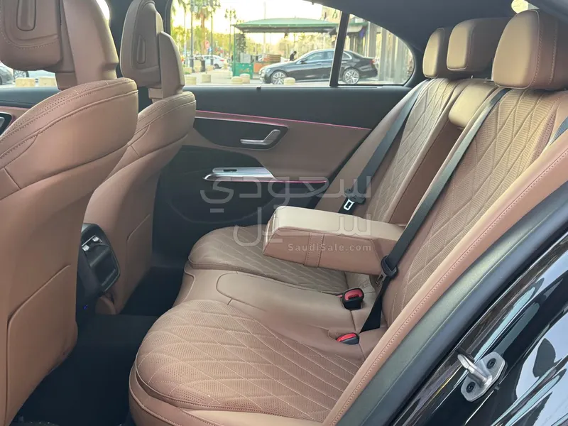 2025 Mercedes-Benz E 200
