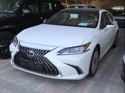 2025 لكزس إي إس 350
