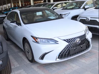2025 لكزس إي إس 350