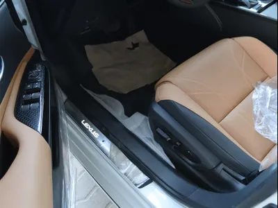 2025 لكزس إي إس 350