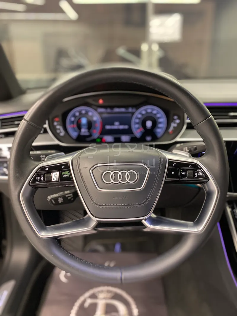 2022 اودي اي 8 ال 55تي اف اس أي