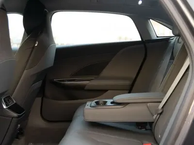 2025 لوسيد اير بيور