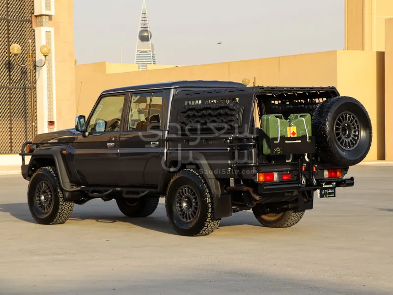 2024 Toyota Land Cruiser LX Double Cab