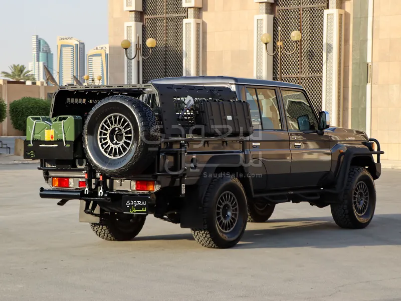 2024 Toyota Land Cruiser LX Double Cab