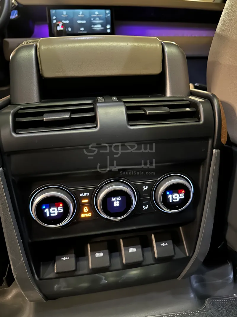 2020 لاند روفر ديفيندر 110