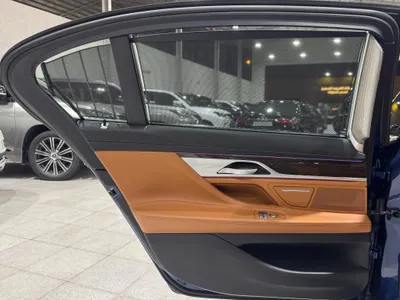 2021 بي ام دبليو الفئة السابعة 730 إل أي