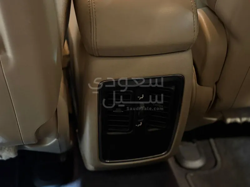 2017 جييب جراند شيروكي لاريدو