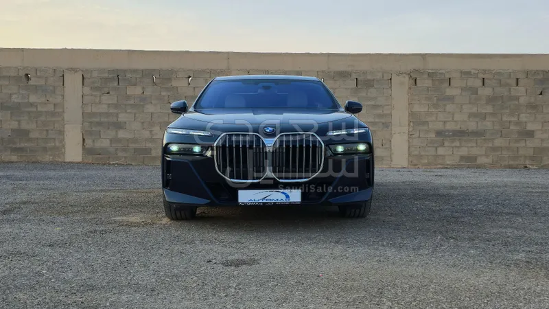 2026 بي ام دبليو الفئة السابعة 735أي