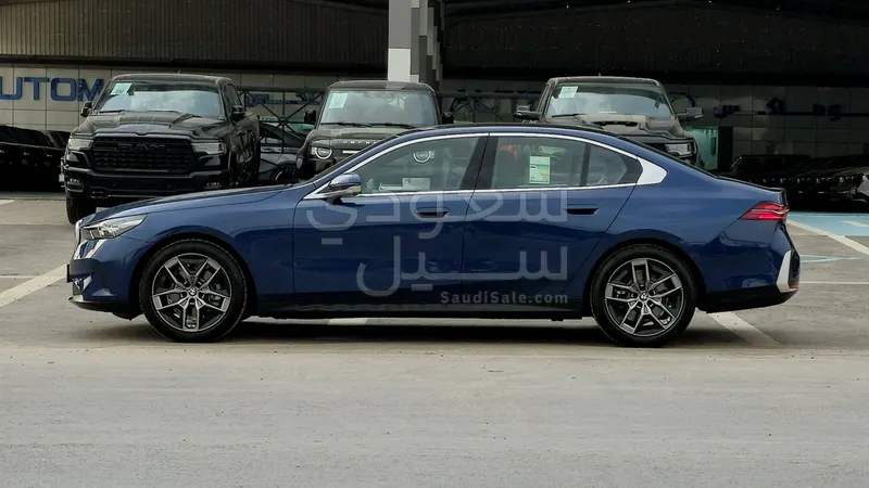 2025 بي ام دبليو الفئة الخامسة 520 أي