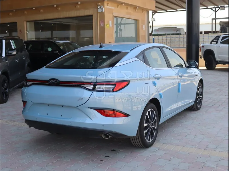 2025 JAC J7