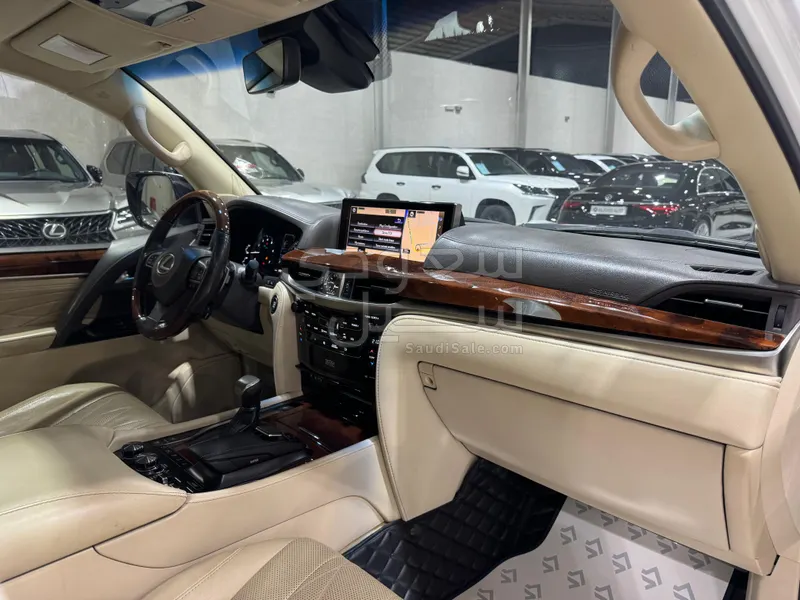 2019 Lexus LX 570  BlackEdition