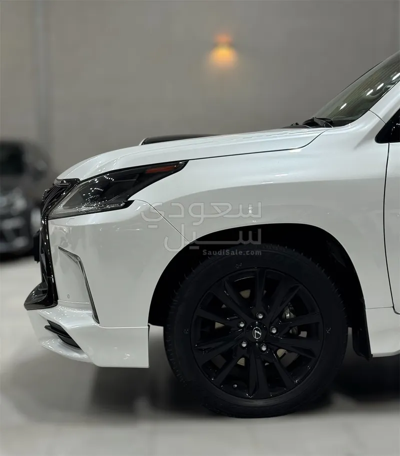 2019 Lexus LX 570  BlackEdition