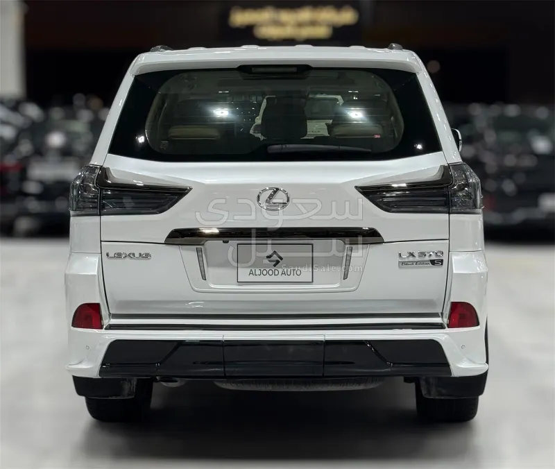 2019 Lexus LX 570  BlackEdition