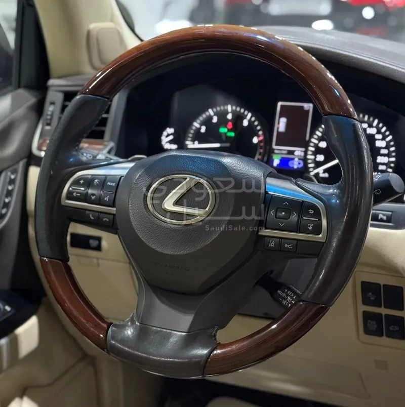 2019 Lexus LX 570  BlackEdition