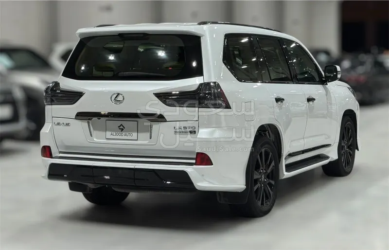 2019 Lexus LX 570  BlackEdition