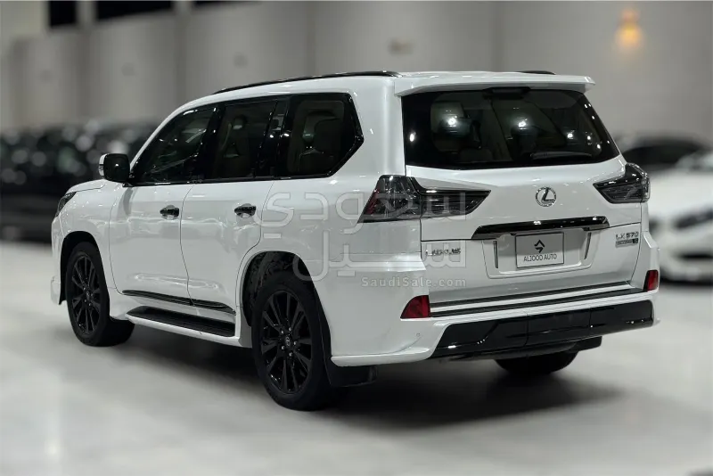2019 Lexus LX 570  BlackEdition