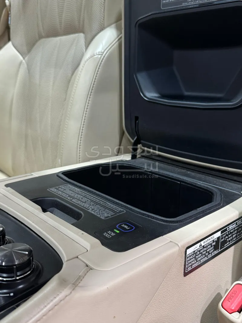 2019 Lexus LX 570  BlackEdition