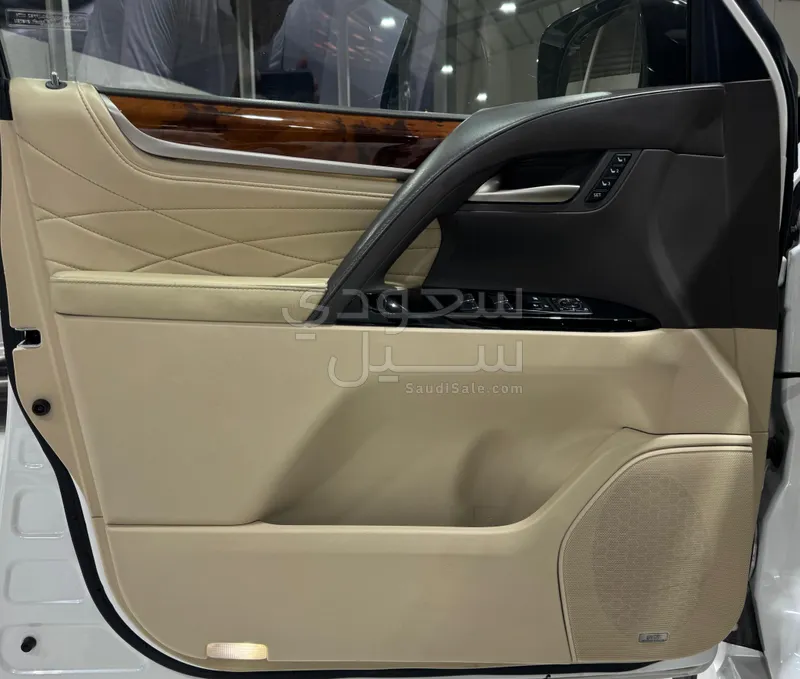 2019 Lexus LX 570  BlackEdition