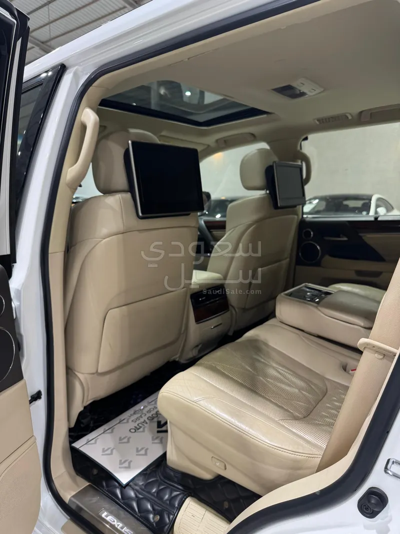 2019 Lexus LX 570  BlackEdition