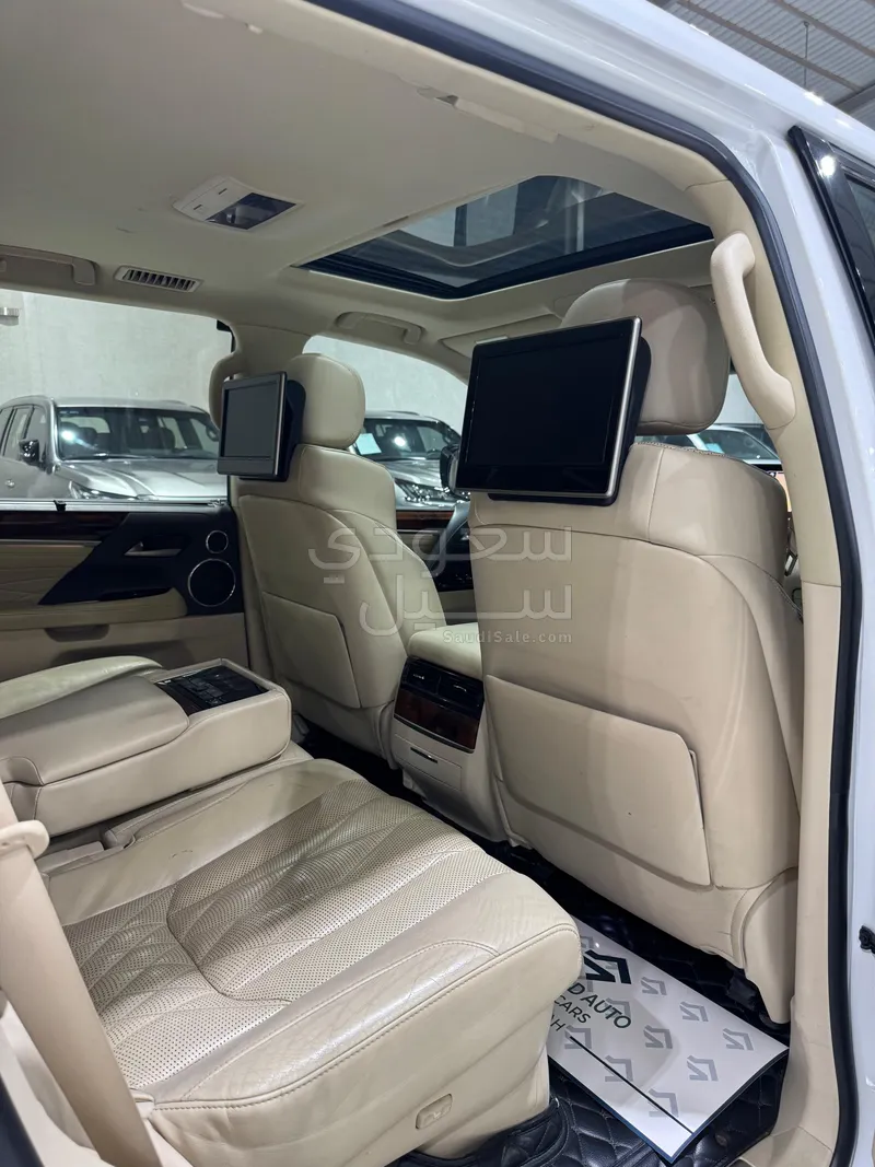 2019 Lexus LX 570  BlackEdition