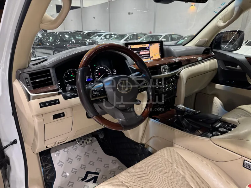 2019 Lexus LX 570  BlackEdition
