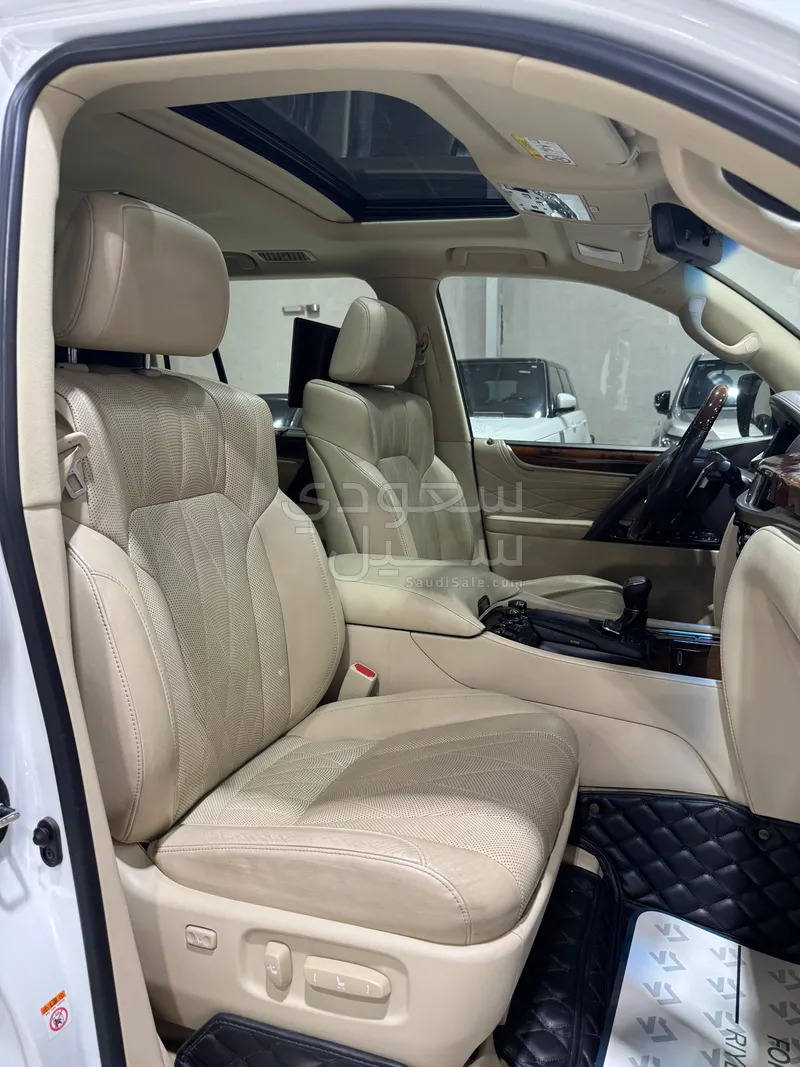 2019 Lexus LX 570  BlackEdition