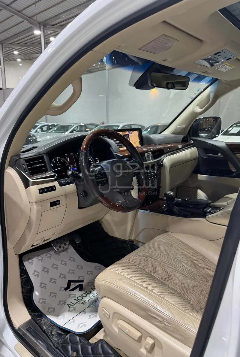 2019 Lexus LX 570  BlackEdition