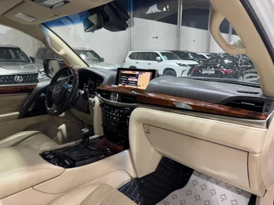 2019 Lexus LX 570  BlackEdition