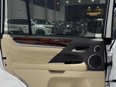2019 Lexus LX 570  BlackEdition