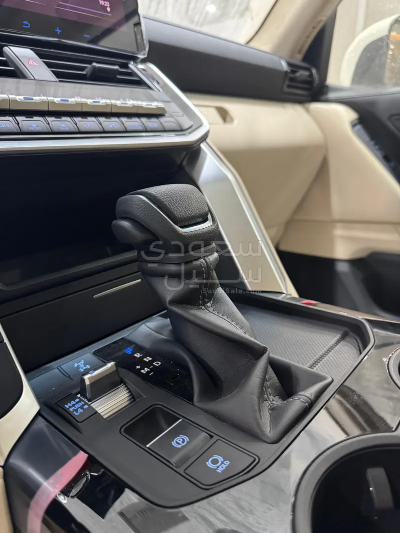 2024 Toyota Land Cruiser GXR