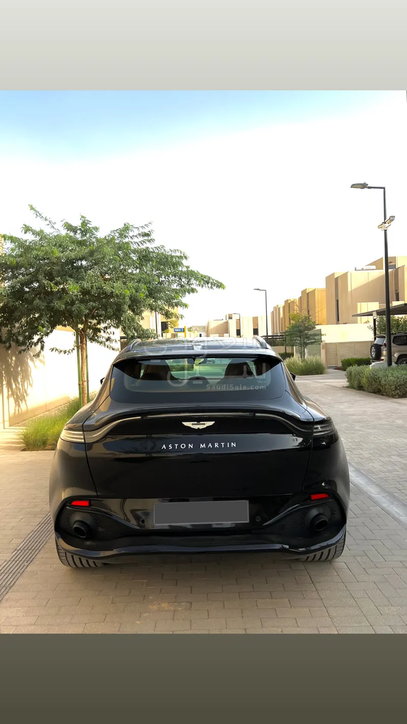 2021 استون مارتن دي بي اكس 550