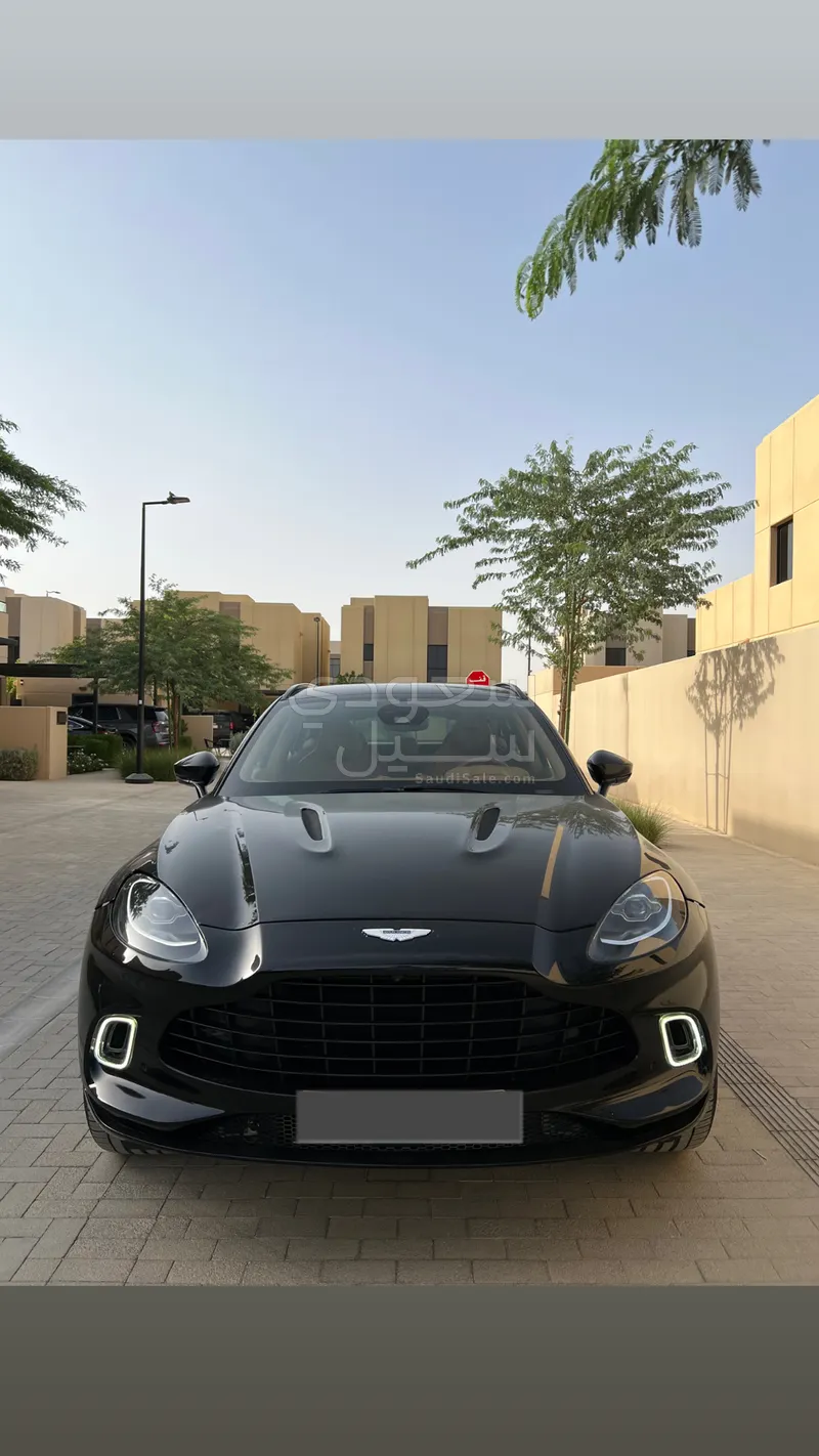 2021 استون مارتن دي بي اكس 550