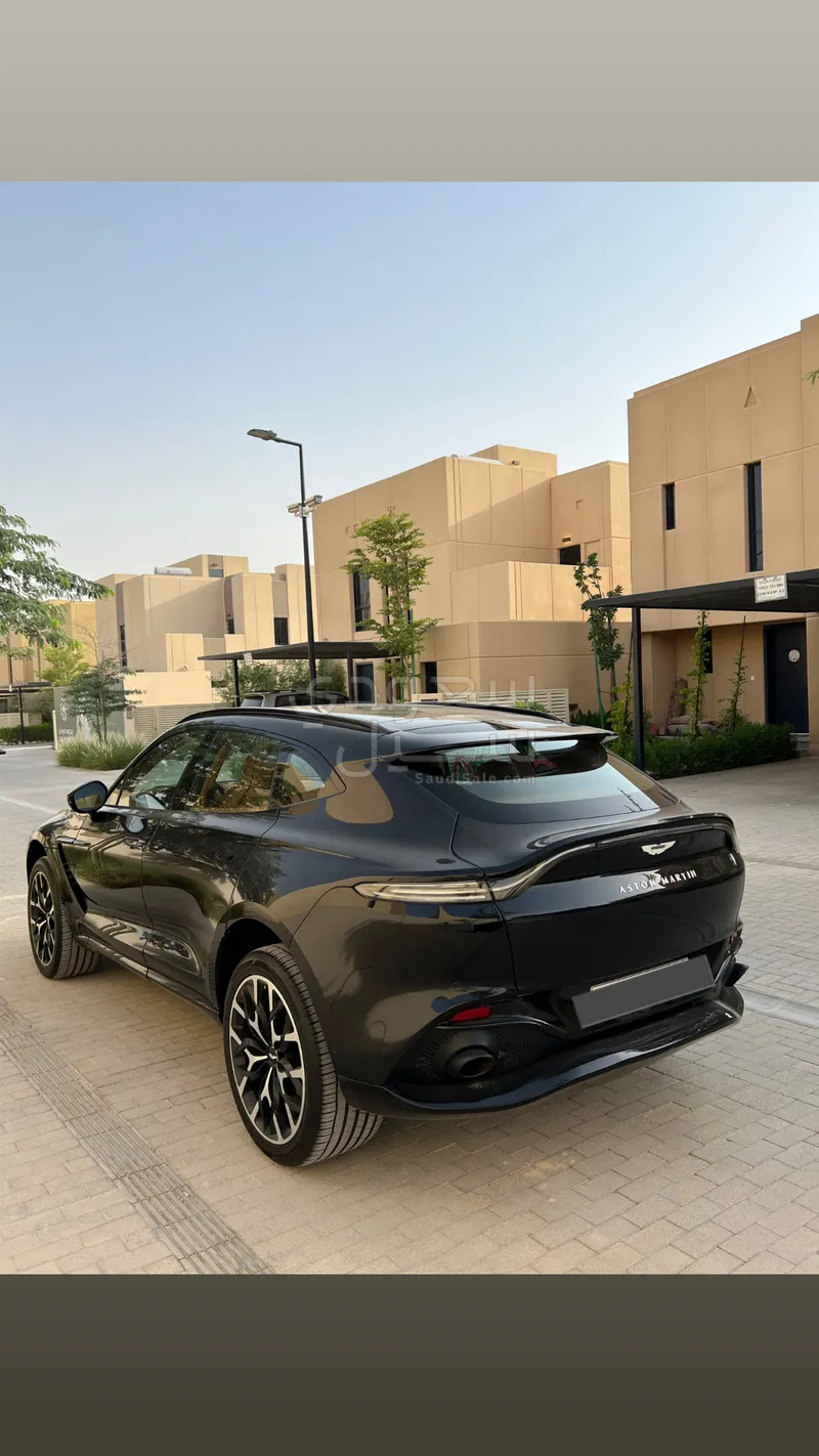 2021 استون مارتن دي بي اكس 550