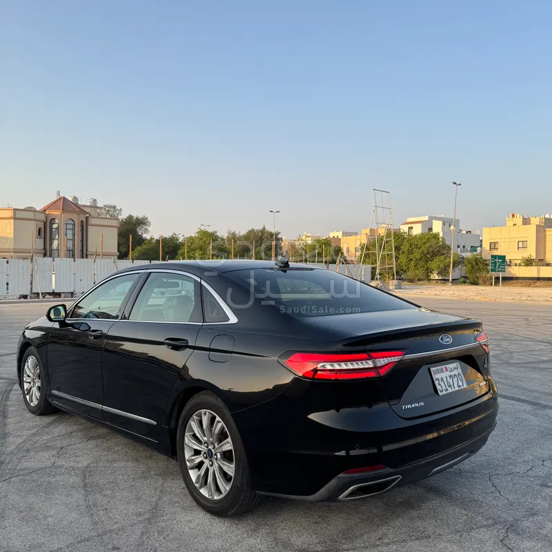 2020 Ford Taurus