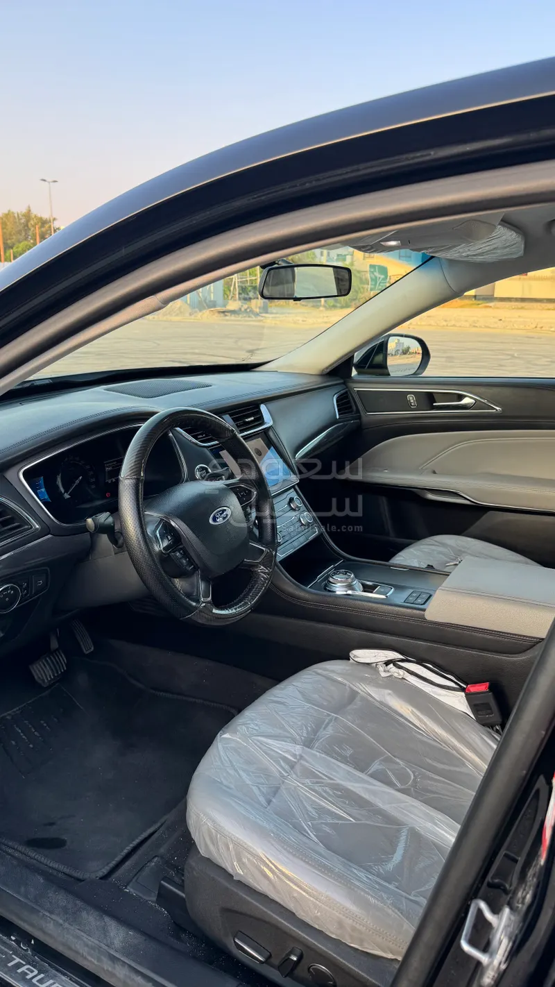 2020 Ford Taurus